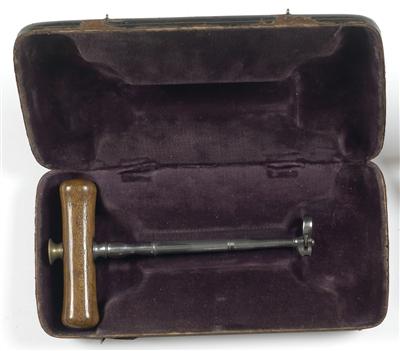 A cased c. 1840 Dental Key - Historické v?decké p?ístroje a globusy