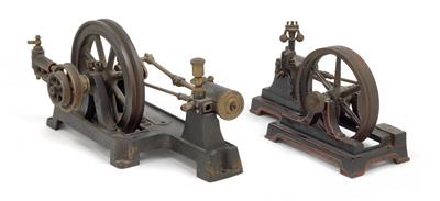 Zwei Dampfmaschinen um 1900 - Historische wissenschaftliche Instrumente, Modelle und Globen