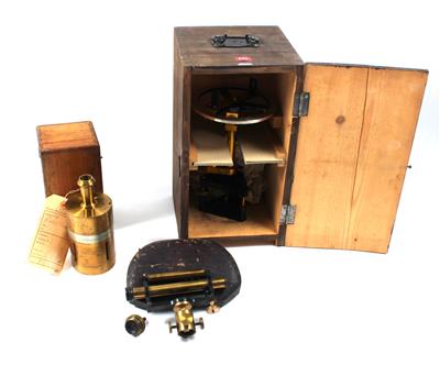 Three surveying instruments - Historické vědecké přístroje a globusy