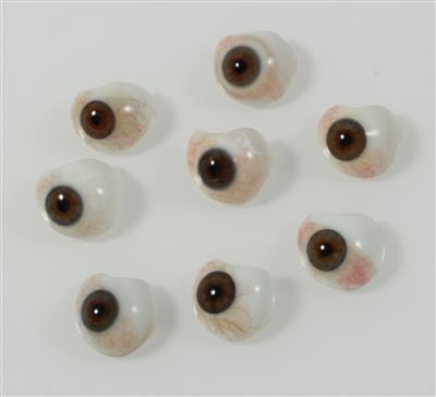 Eight prosthetic glass Eyes - Strumenti scientifici e globi d'epoca, macchine fotografiche