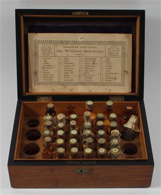 A c. 1890 Homeopathic Chest - Historické vědecké přístroje a globusy, fotoaparáty