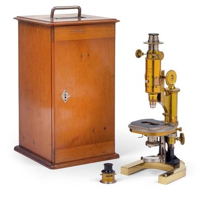 A petrographic polarizing Microscope by Carl Reichert - Strumenti scientifici e globi d'epoca, macchine fotografiche