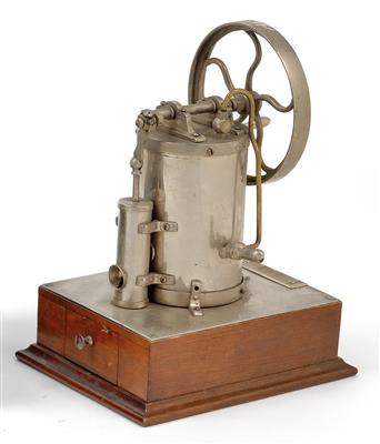 A c. 1900 steam Engine Model Cigar Cutter - Strumenti scientifici e globi d'epoca, macchine fotografiche