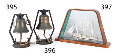 Schiffsglocke - Historische wissenschaftliche Instrumente und Globen - Klassische Fotoapparate und Zubehör