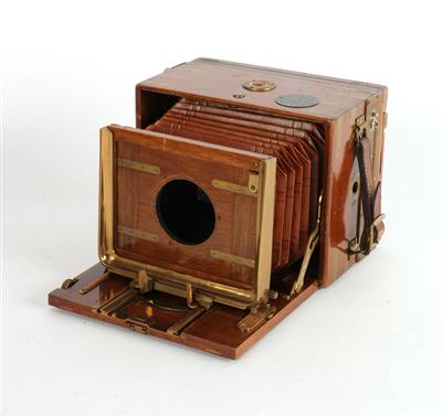 Deutsche Tropen-Kamera - Historické vědecké přístroje, globusy a fotoaparáty