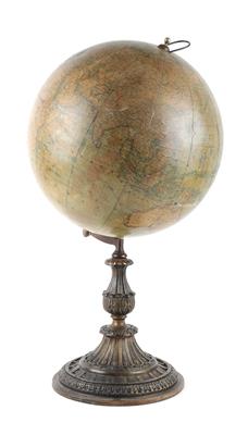 A terrestrial Globe - Historické vědecké přístroje, globusy a fotoaparáty