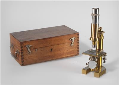 A c. 1895 Carl Reichert lacquered brass Microscope - Strumenti scientifici, globi d'epoca e macchine fotografiche