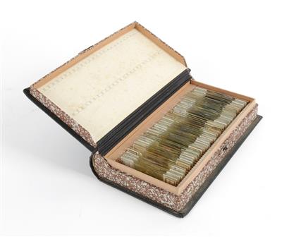 A collection of c. 45 mainly Peruvian mineral microscope slides - Historické vědecké přístroje, globusy a fotoaparáty