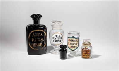 Fünf Apothekengefässe aus Glas - Historische wissenschaftliche Instrumente, Modelle, Globen, Fotoapparate