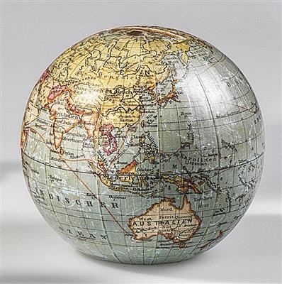 Terrestrial Globe Bank by Paul Räth - Strumenti scientifici e globi d'epoca; Macchine fotografiche d'epoca e accessori