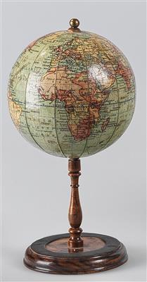 A George Philip  &  Son Ltd terrestrial Globe - Strumenti scientifici e globi d'epoca; Macchine fotografiche d'epoca e accessori