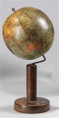 A Hungarian terrestrial Globe by Kokai Lajos - Starožitnosti; Historické vědecké přístroje a globusy; Historické fotoaparáty a příslušenství
