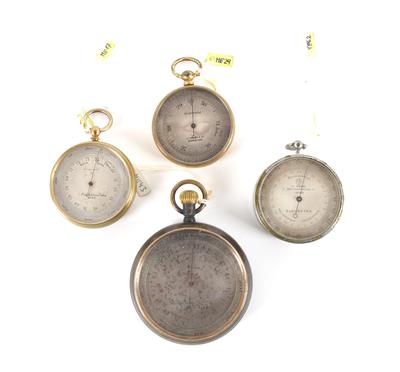 Vier Taschenbarometer - Historische wissenschaftliche Instrumente, Modelle, Globen, Fotoapparate