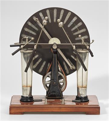 Influenzmaschine - Historische wissenschaftliche Instrumente und Globen; Klassische Fotoapparate und Zubehör