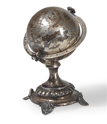 Kleiner Erdglobus aus Silber - Historische wissenschaftliche Instrumente und Globen; Klassische Fotoapparate und Zubehör
