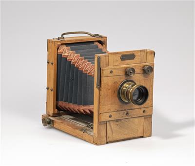 Reisekamera um 1920 - Historische wissenschaftliche Instrumente und Globen; Klassische Fotoapparate und Zubehör