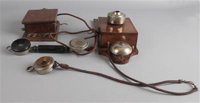 Zwei Wandtelefone um 1910 - Watches, technology and curiosities