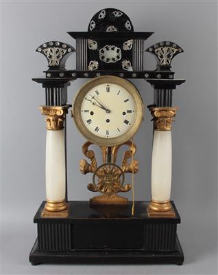 Biedermeier Portaluhr - Uhren, Technik, Kuriositäten & eine Sammlung historischer Brillen