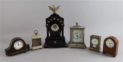 Konvolut: 6 Tischuhren/Tischwecker, - Clocks, Science, and Curiosities including a Collection of glasses