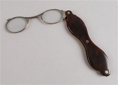 Schalen-Lorgnette - Clocks, Science, and Curiosities including a Collection of glasses