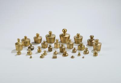 A mixed lot with brass weights - The Dr. Eiselmayr scales & weights collection