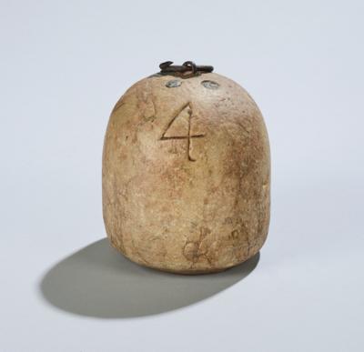 A stone weight of 4 pounds - La collezione di bilance e pesi del Dr. Eiselmayr