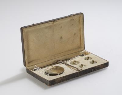 Österreichische Münzwaagkassette von 1808 - Clocks, Science, Curiosities & Photographica