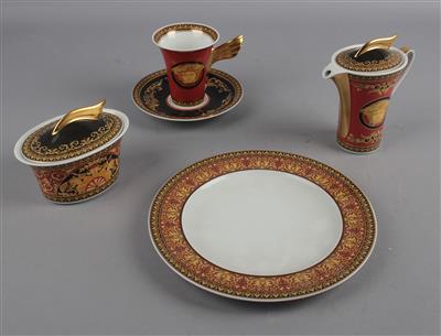 1 Milchkanne mit Deckel, 1 Zuckerdose mit Deckel, 1 Kaffeetasse mit Untertasse, 1 Frühstücksteller, - Works of Art