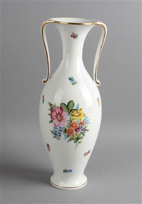 Henkelvase, - Decorative Porcelain and Silverware