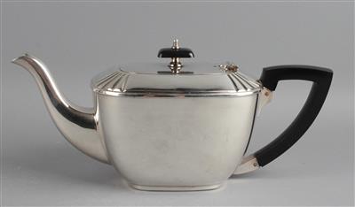 Englische Teekanne, - Decorative Porcelain and Silverware