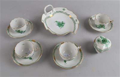 Herend - 4 Mokkatassen mit Untertassen, 1 Blattschale, 1 Deckeldose, - Decorative Porcelain and Silverware