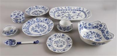 Zwiebelmuster Serviceteile: - Decorative Porcelain & Silverware