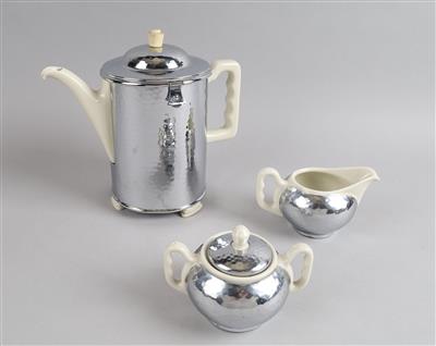 Kaffeekanne, Gießer und Zuckerdose, - Decorative Porcelain & Silverware