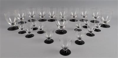 11 Weingläser Höhe 10 cm und 11 Schnapsgläser Höhe 5,5 cm, - Decorative Porcelain and Silverware