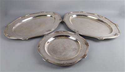 Berndorf - 2 ovale und 1 runde Platte, - Dekorativní porcelán a stříbro