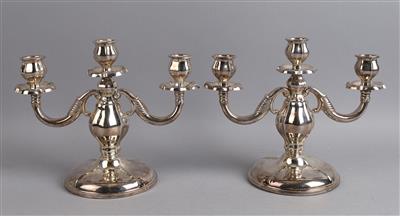 Paar dreiflammige Kerzenleuchter, - Dekorativní porcelán a stříbro