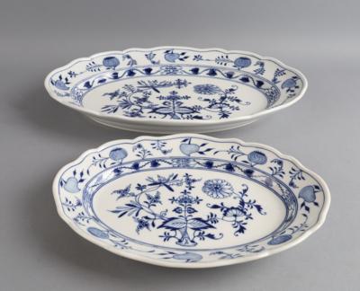 Meissen - 2 ovale Zwiebelmusterplatten, - Decorative Porcelain & Silverware