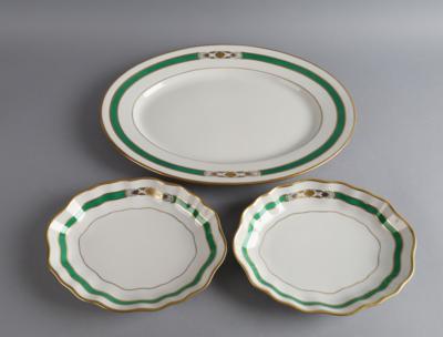 Herend - 1 ovale Fleischplatte, 2 Raviere, - Decorative Porcelain and Silverware