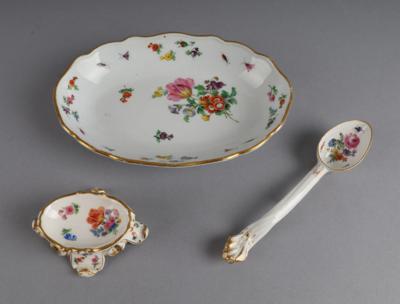 Meissen - 1 flache ovale Schale, 1 Gewürzschälchen, 1 Löffel, - Decorative Porcelain & Silverware