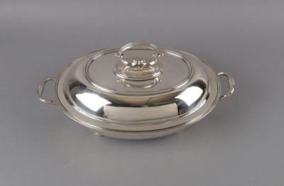 Ovale Legumiere mit Einsatz, - Decorative Porcelain and Silverware