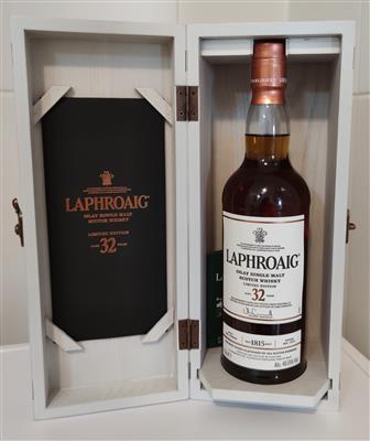 1983 Laphroaig Islay Single Malt Scotch Whisky 32 Jahre - Limitierte Ultra Premium Edition - Die große Dorotheum Weinauktion powered by Falstaff