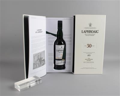 Laphroaig 30y Ian Hunter Edition Book 1 unique character in OHK, Schottland - Die große Oster-Weinauktion powered by Falstaff