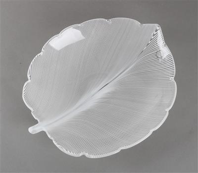 Paolo Venini, bowl in the form of a leaf, - Jugendstil und Kunsthandwerk des 20. Jahrhunderts