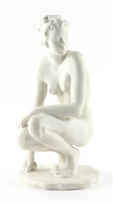 Fritz Klimsch (1870-1960), hockende Frauenfigur, Entwurf: 1936, Ausführung: Porzellanfabrik Rosenthal - Jugendstil und Kunsthandwerk des 20. Jahrhunderts