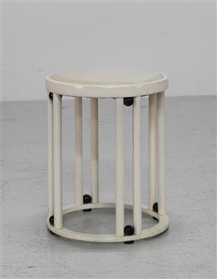 Hocker, in der Art von Josef Hoffmann, Entwurf: um 1907, Ausführung: J.  &  J. Kohn, Wien - Jugendstil und Kunsthandwerk des 20. Jahrhunderts