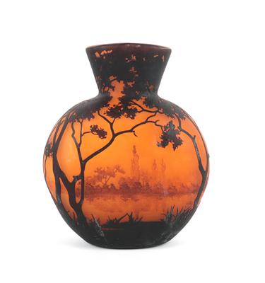 A vase with lake and wooded landscape, Daum, Nancy, c. 1915 - Secese a umění 20. století