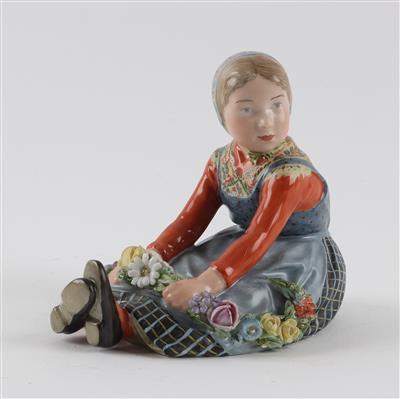 Amager-Mädchen, Personifizierung der Insel Jylland, Modellnummer 12421, Royal Copenhagen, Dänemark - Jugendstil and 20th Century Arts and Crafts