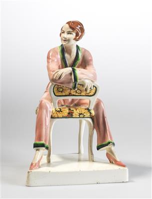 Josef Lorenzl, "Pyjama" (Junge Dame rittlings auf einem Stuhl sitzend) auf einem Rechtecksockel, Entwurf: ca. 1928 - Jugendstil und Kunsthandwerk des 20. Jahrhunderts