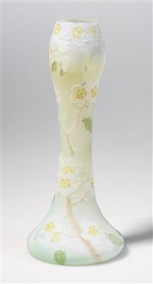 Vase mit Apfelblütenzweigen, Legras  &  Cie., St. Denis, 1900/14 - Jugendstil e arte applicata del XX secolo