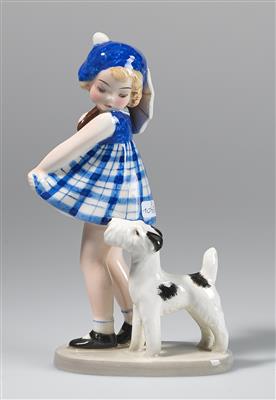 Claire (Klára) Herczeg, Figurengruppe: "Furchtsame" (stehendes kleines Mädchen mit Schirm und Foxterrier) auf Ovalsockel, Entwurf: ca. 1935 - Jugendstil e arte applicata del XX secolo